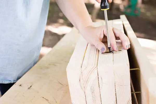 Modern Mason Bee House DIY