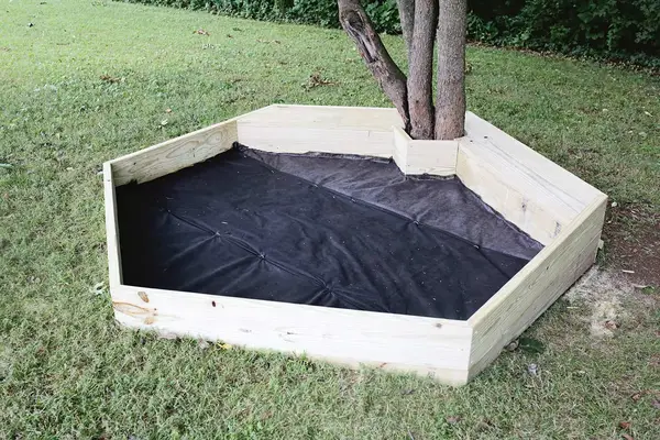 Hexagon Sandbox DIY (With Built-In Benches!)