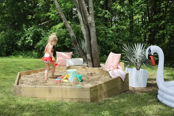 Hexagon Sandbox DIY (With Built-In Benches!)