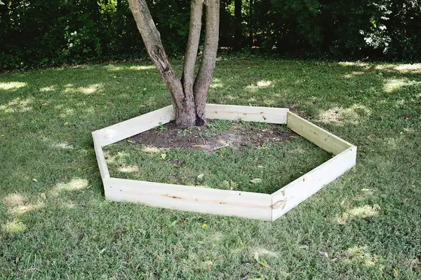 Hexagon Sandbox DIY (With Built-In Benches!)