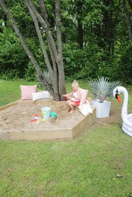 Hexagon Sandbox DIY (With Built-In Benches!)