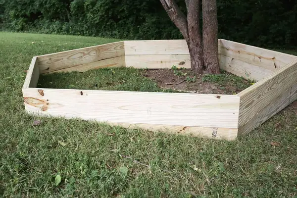 Hexagon Sandbox DIY (With Built-In Benches!)