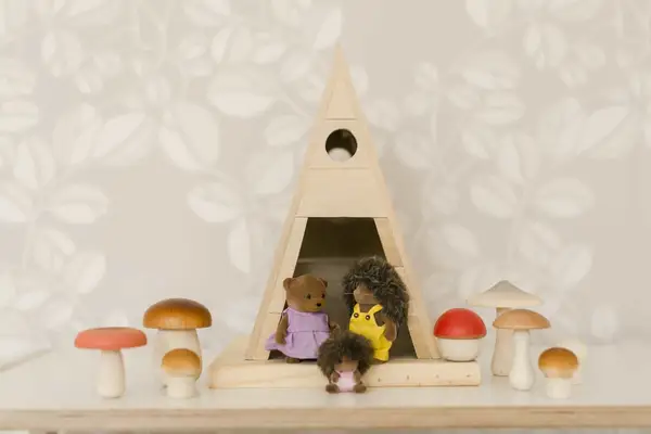 A-Frame Dollhouse DIY
