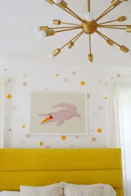 star wallpaper with pink crocodile print