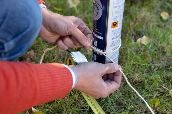 Circular lawn - cutting the string