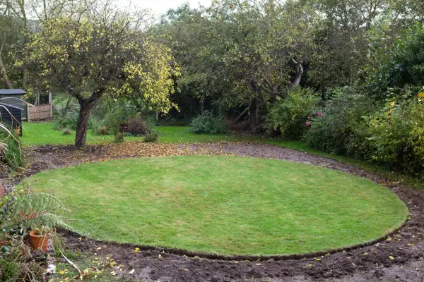 Circular lawn - finished lawn