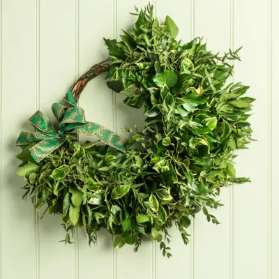 Three quarter Christmas wreath by Amber Partner