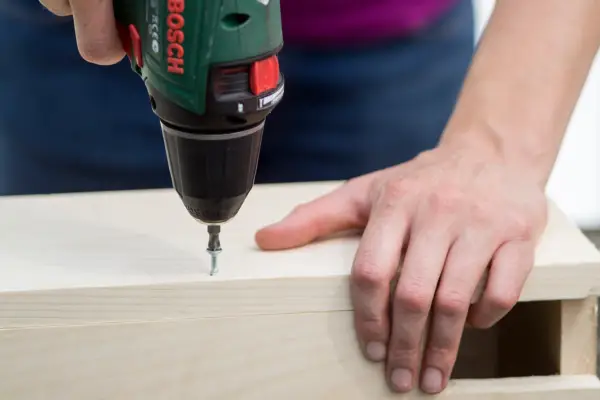 How to make a nest box for swifts - screwing the pieces together