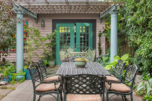 Use pillars to make a statement