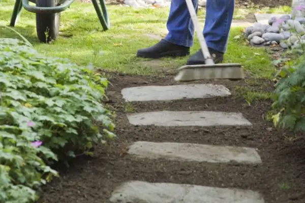 How to lay stepping stones - the finished path