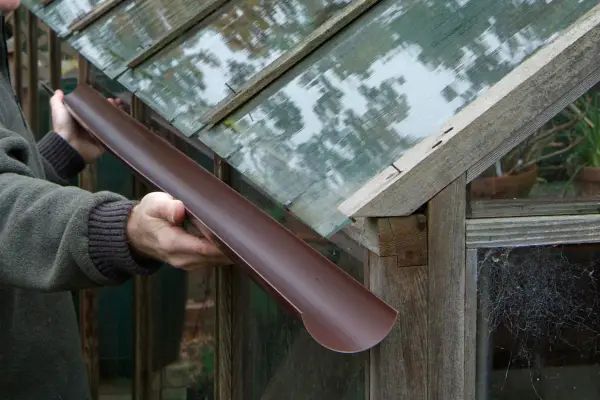 Measuring guttering against the greenhouse