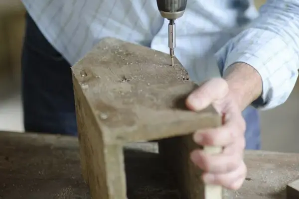 Screwing the wood together