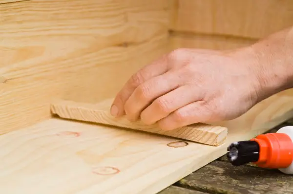 Glueing in shelf supports