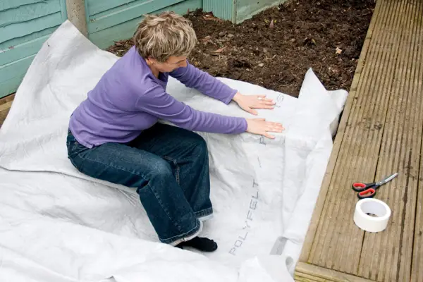 How to build a garden pond - adding underlay