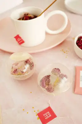 tea bombs with flowers inside