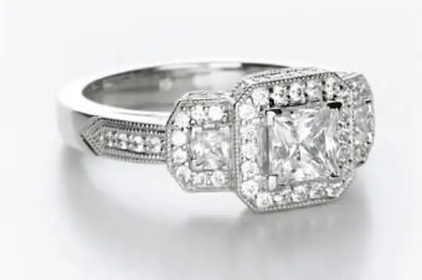 Foto uniche di anelli di diamanti taglio principessa