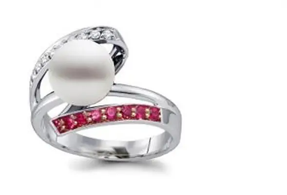 https://cf.ltkcdn.net/engagementrings/images/slide/186421-587x399-pearl-bypass-band-with-rubies.webp