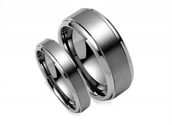 https://cf.ltkcdn.net/engagementrings/images/slide/161031-850x618r1-tungsten-amazon.webp