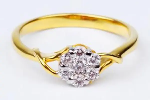 Immagini di anelli di fidanzamento economici