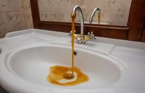 Eau potable polluée provenant du robinet