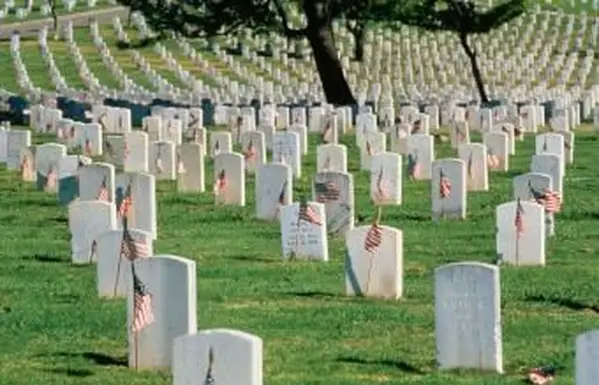 40 pieśni z okazji Dnia Pamięci, które świętują i szanują