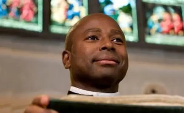 Śmieszne pomysły na pochwały: beztroskie przykłady i cytaty