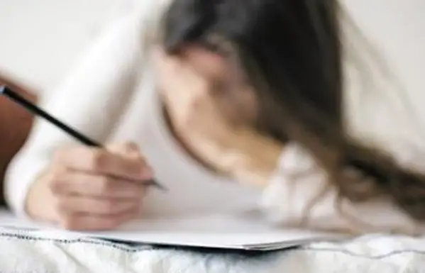 葬儀プログラムを書くにはどうすればよいですか