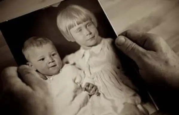 Lutto per la perdita di un fratello attraverso poesie