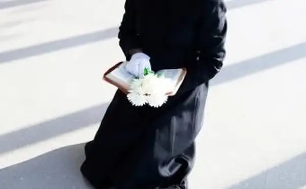 אלגיה לעומת הספד: ביטויים שונים לאובדן