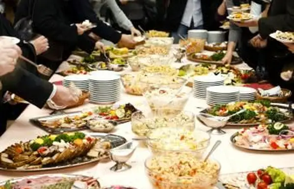 Qu'est-ce qu'un repas après un enterrement ? Tradition et étiquette