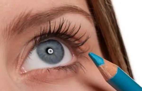 olhos verdes azuis e delineador