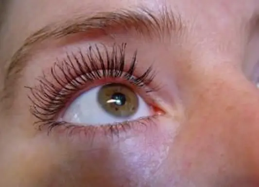 Techniky otvárania očí pre oči s kapucňou