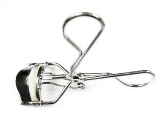 7 passaggi per arricciare le ciglia inferiori