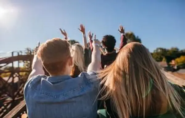 Andando em uma montanha-russa