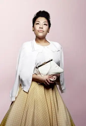 Mujer en look vintage