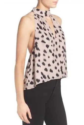 https://cf.ltkcdn.net/womens-fashion/images/slide/197730-325x500-animal-print-special-top.webp