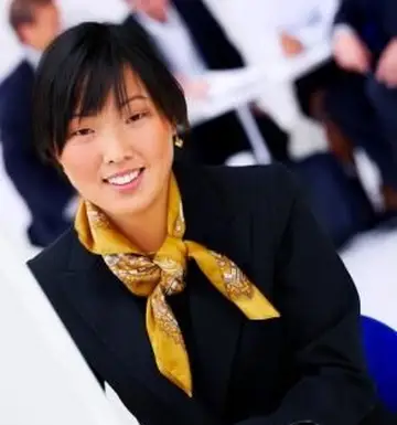 roztomilá žltá hodvábna šatka