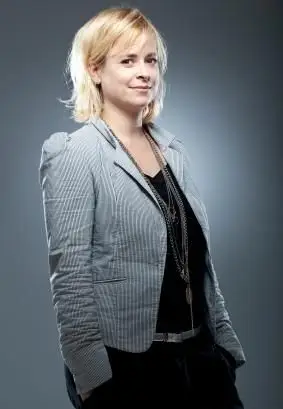 הסב את תשומת הלב לחצי העליון עם צורת אגס.