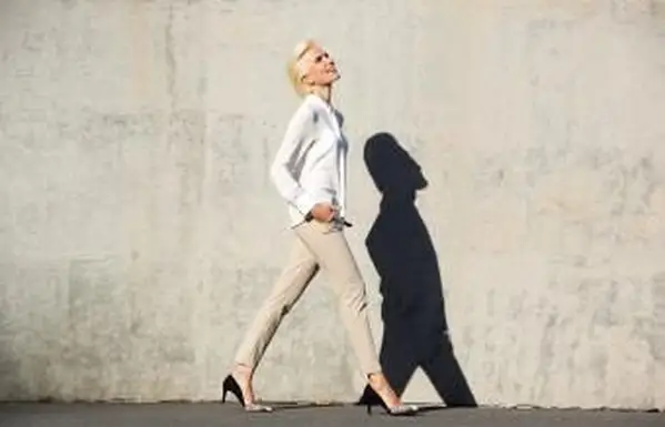 Vestido casual inteligente adequado para mulheres