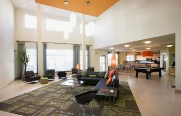 Zeitgenössisches Wohnzimmer