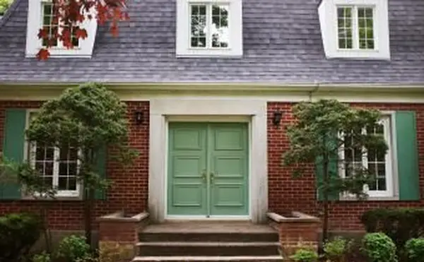 zielone drzwi wejściowe