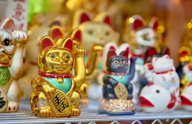 Glückskatzen-Bedeutungen in Feng Shui: Geheimnisse der Maneki Neko