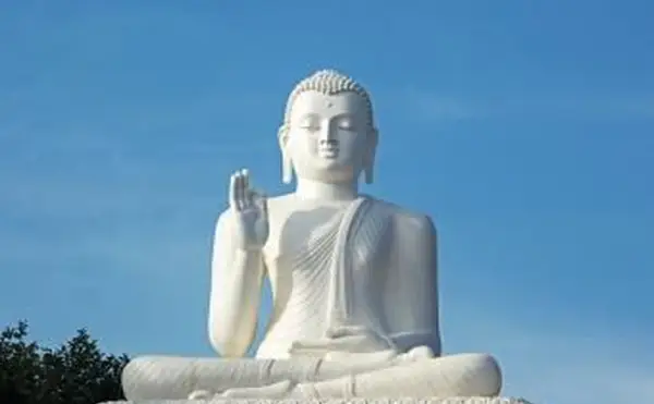 Buddha-Statue lehren