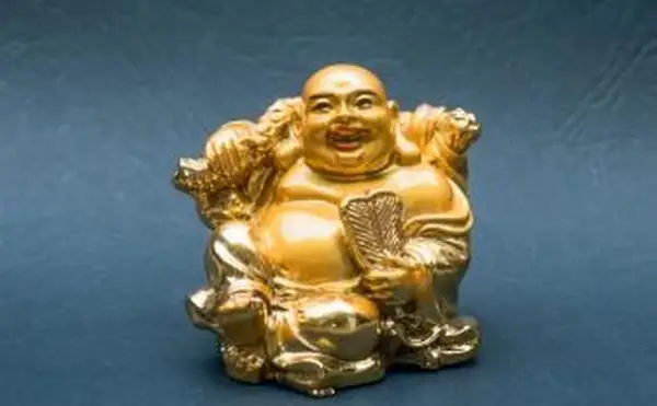 Lachender Buddha mit Fächerstatue