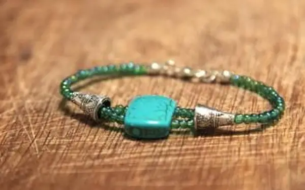 Bransoletka z turkusowego kamienia