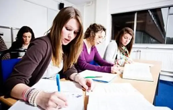 무료 대학 장학금 목록