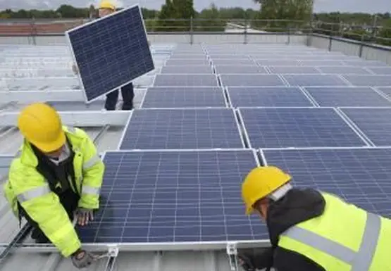 Inštalatéri solárnych panelov