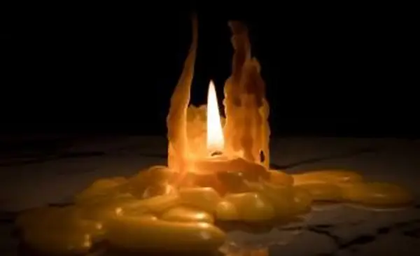 Jak usunąć wosk ze świecy z podłóg drewnianych?