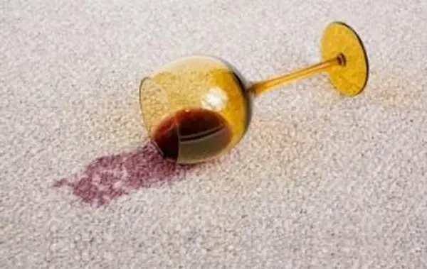 Enlever la tache de vin rouge du tapis