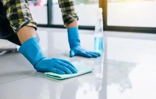 모든 유형의 타일 바닥을 청소하는 가장 좋은 방법